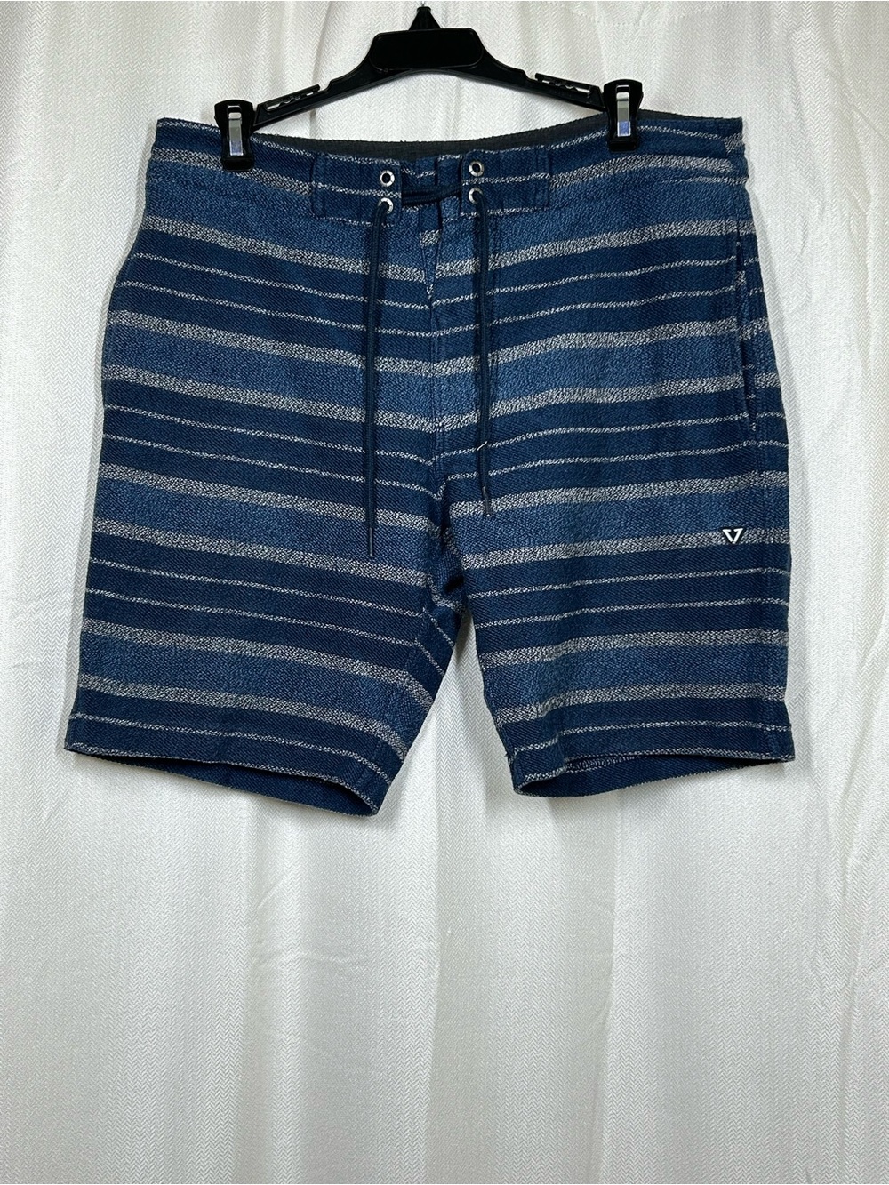 Vissla Sofa Surfer Shorts Striped Grey Blue Casual Size Small Mens Ties